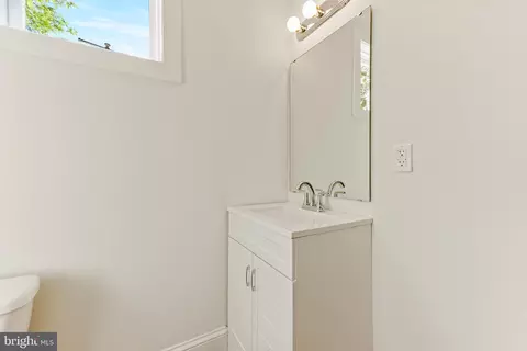 Bath - 2702 Hamilton Ave, Baltimore, MD 21214 photo 6 of 6