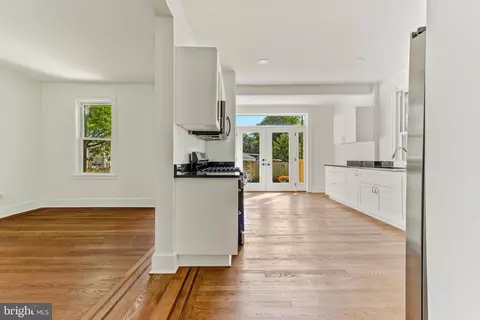 Entry Way - 2702 Hamilton Ave, Baltimore, MD 21214 photo 5 of 5