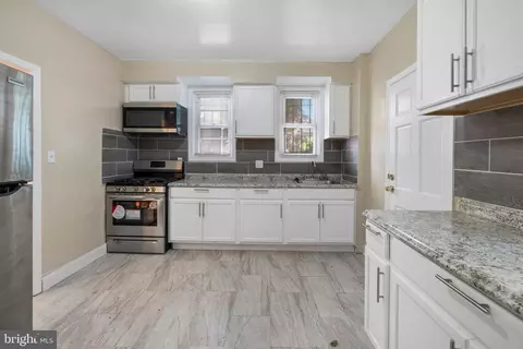 Entry Way - 3942 Belvieu Ave, Baltimore, MD 21215 photo 4 of 6