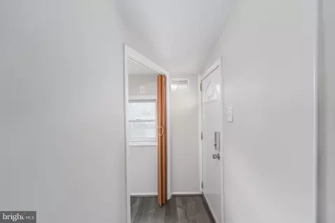 Entry Way - 31 E Heath St, Baltimore, MD 21230 photo 6 of 10