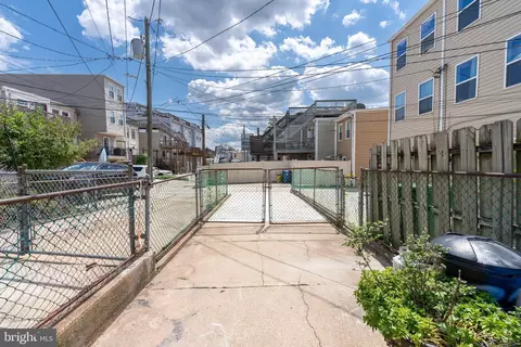 Exterior - 31 E Heath St, Baltimore, MD 21230 photo 1 of 3