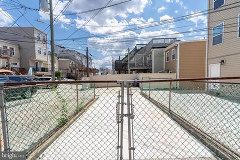Exterior - 31 E Heath St, Baltimore, MD 21230 photo 2 of 3