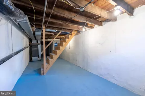 Entry Way - 31 E Heath St, Baltimore, MD 21230 photo 10 of 10