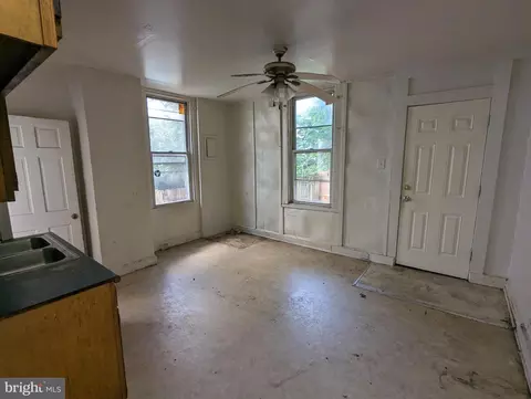 Entry Way - 719 E 41st St, Baltimore, MD 21218 photo 3 of 5