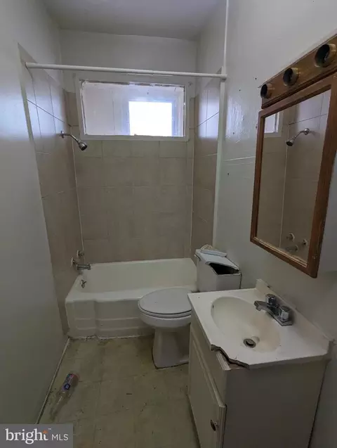 Bath - 719 E 41st St, Baltimore, MD 21218 photo 1 of 2