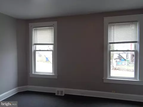 Living - 734 Denison St, Baltimore, MD 21229 photo 2 of 3