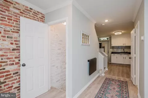 Entry Way - 124 N Glover St, Baltimore, MD 21224 photo 2 of 11