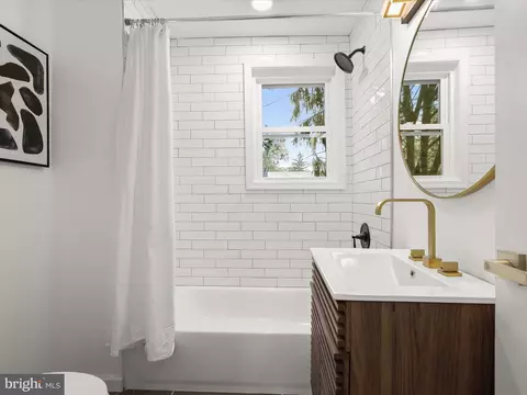 Bath - 5358 Cordelia Ave, Baltimore, MD 21215 photo 2 of 4