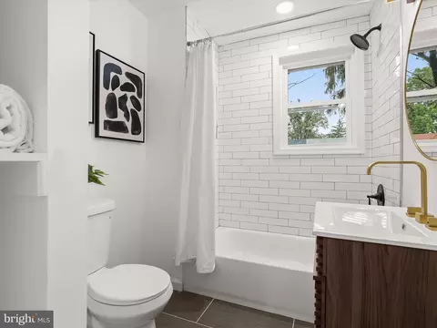 Bath - 5358 Cordelia Ave, Baltimore, MD 21215 photo 1 of 4