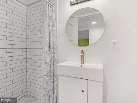 Bath - 5358 Cordelia Ave, Baltimore, MD 21215 photo 4 of 4