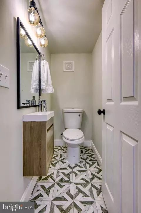Bath - 2920 Walbrook Ave, Baltimore, MD 21216 photo 1 of 4
