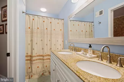 Bath - 423 E Gittings St, Baltimore, MD 21230 photo 3 of 5