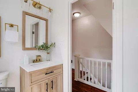 Entry Way - 2844 Ellicott Dr, Baltimore, MD 21216 photo 5 of 7
