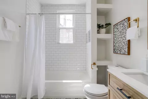 Bath - 2844 Ellicott Dr, Baltimore, MD 21216 photo 1 of 3