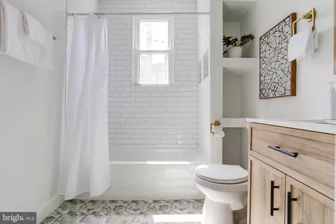 Bath - 2844 Ellicott Dr, Baltimore, MD 21216 photo 2 of 3