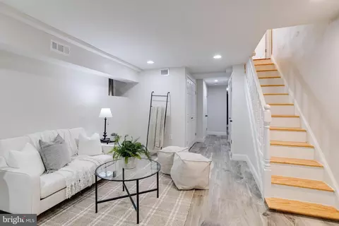 Entry Way - 2844 Ellicott Dr, Baltimore, MD 21216 photo 7 of 7