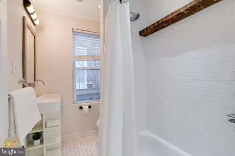 Bath - 1508 Light St, Baltimore, MD 21230 photo 1 of 3