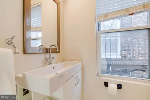 Bath - 1508 Light St, Baltimore, MD 21230 photo 2 of 3