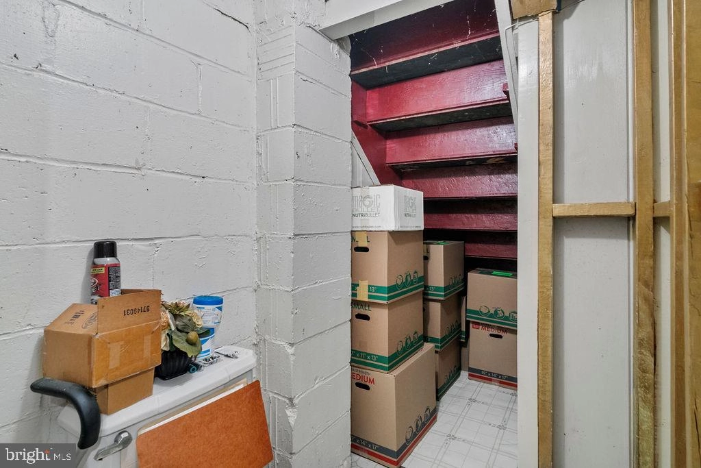 Entry Way - 706 Kevin Rd, Baltimore, MD 21229 photo 1 of 2