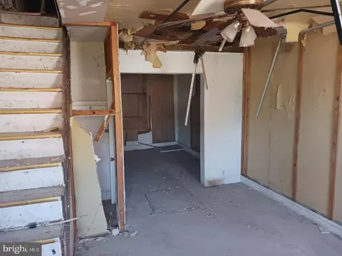 Entry Way - 2645 Dulany St, Baltimore, MD 21223 photo 6 of 12