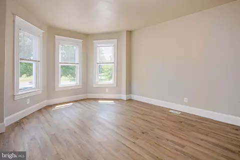 Living - 334 N Hilton St, Baltimore, MD 21229 photo 6 of 7