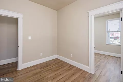 Entry Way - 334 N Hilton St, Baltimore, MD 21229 photo 7 of 8