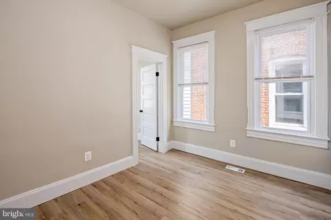 Entry Way - 334 N Hilton St, Baltimore, MD 21229 photo 6 of 8