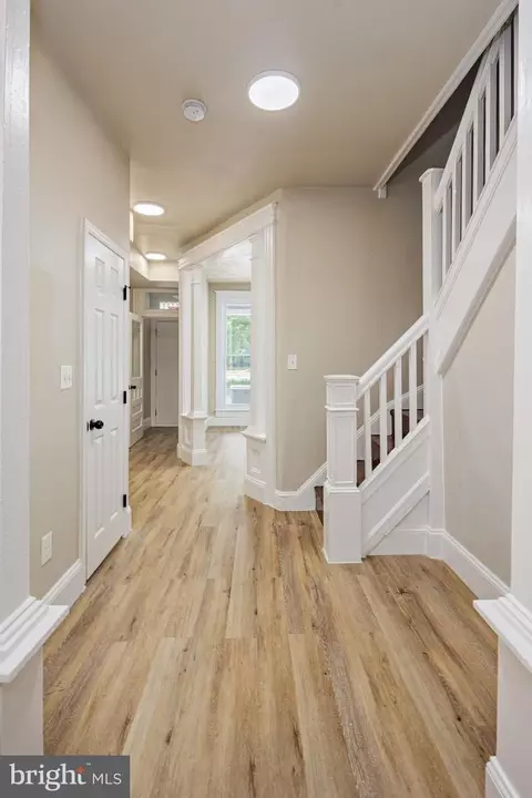 Entry Way - 334 N Hilton St, Baltimore, MD 21229 photo 2 of 8