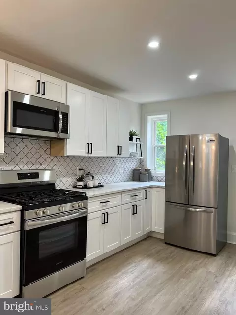 Kitchen - 2004 Braddish Ave, Baltimore, MD 21216 photo 4 of 4