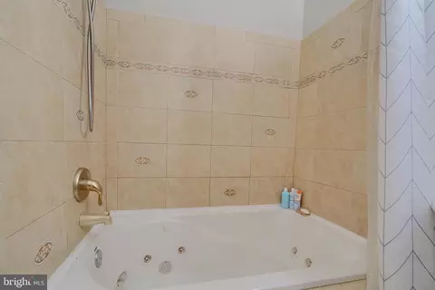 Bath - 2714 E Fairmount Ave, Baltimore, MD 21224 photo 6 of 7