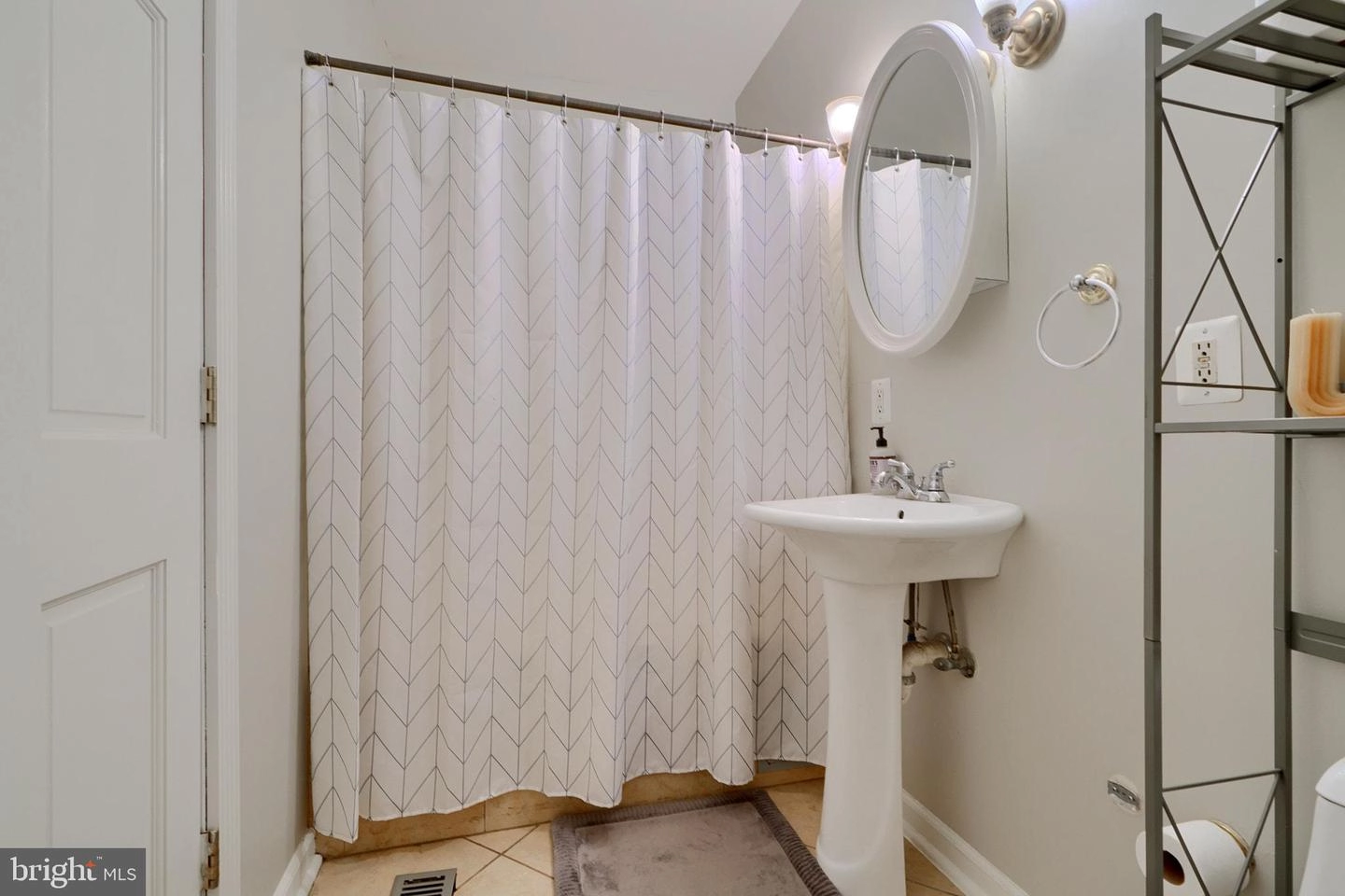 Bath - 2714 E Fairmount Ave, Baltimore, MD 21224 photo 5 of 7