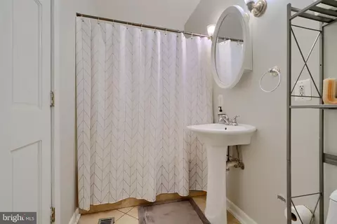 Bath - 2714 E Fairmount Ave, Baltimore, MD 21224 photo 5 of 7