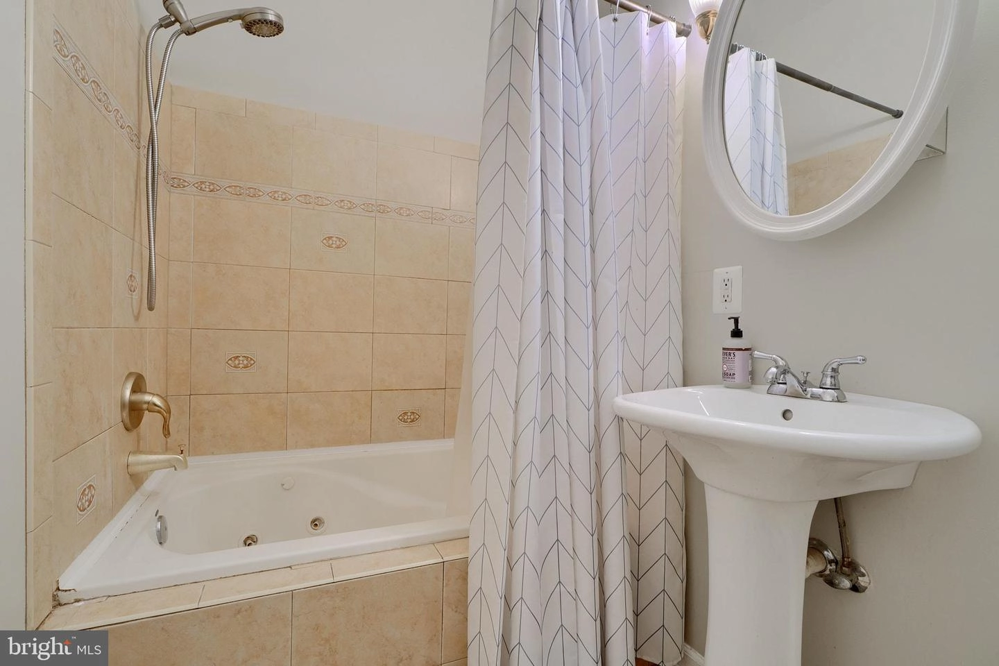 Bath - 2714 E Fairmount Ave, Baltimore, MD 21224 photo 4 of 7