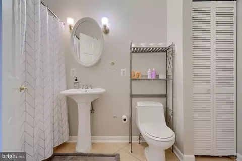 Bath - 2714 E Fairmount Ave, Baltimore, MD 21224 photo 2 of 7