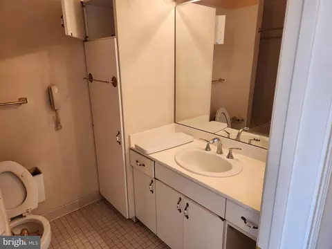 Bath - 10 E Lee St #1205, Baltimore, MD 21202 photo 1 of 2