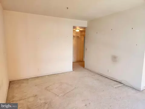 Living - 10 E Lee St #1205, Baltimore, MD 21202 photo 3 of 4