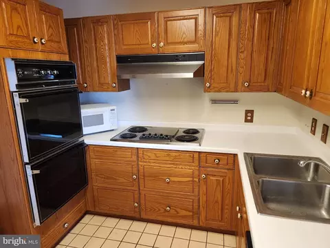 Kitchen - 10 E Lee St #1205, Baltimore, MD 21202 photo 2 of 3