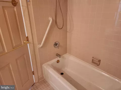 Bath - 10 E Lee St #1205, Baltimore, MD 21202 photo 2 of 2