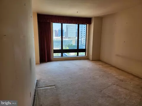 Living - 10 E Lee St #1205, Baltimore, MD 21202 photo 2 of 4