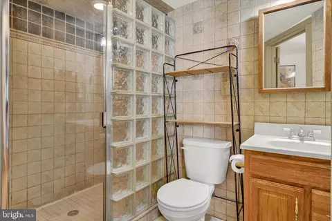 Bath - 1611 Lancaster St, Baltimore, MD 21231 photo 1 of 1