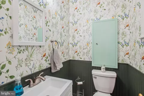 Bath - 4020 Deepwood Rd, Baltimore, MD 21218 photo 1 of 2