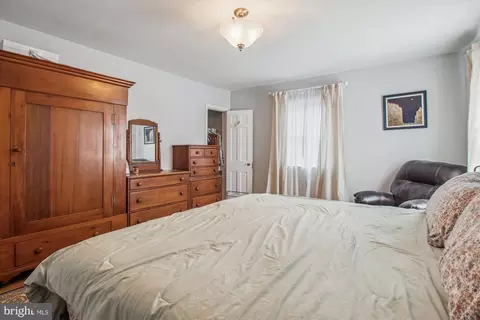Bedroom - 4020 Deepwood Rd, Baltimore, MD 21218 photo 1 of 6