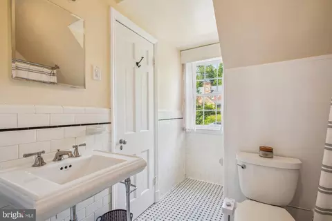 Bath - 4020 Deepwood Rd, Baltimore, MD 21218 photo 2 of 2