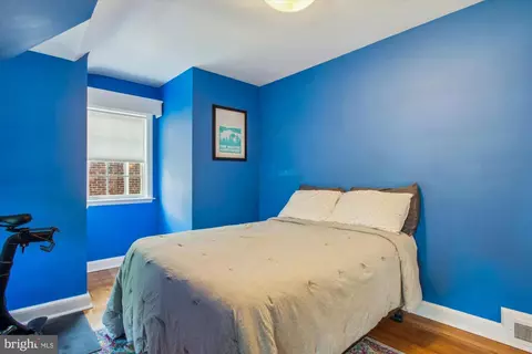 Bedroom - 4020 Deepwood Rd, Baltimore, MD 21218 photo 6 of 6