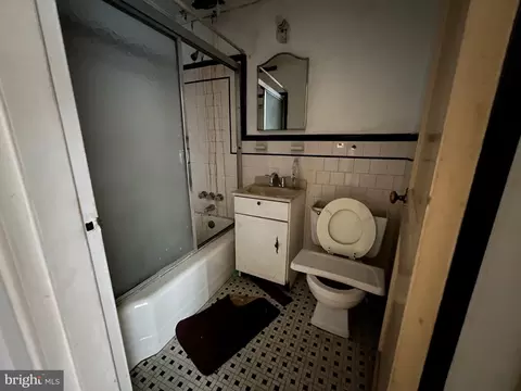 Bath - 5323 Nelson Ave, Baltimore, MD 21215 photo 1 of 2