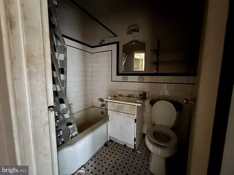 Bath - 5323 Nelson Ave, Baltimore, MD 21215 photo 2 of 2