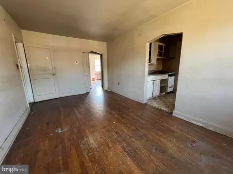 Living - 5323 Nelson Ave, Baltimore, MD 21215 photo 4 of 4