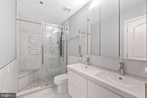 2702 Lighthouse Pt E #723, Baltimore, MD 21224 photo 23
