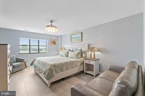2702 Lighthouse Pt E #723, Baltimore, MD 21224 photo 22