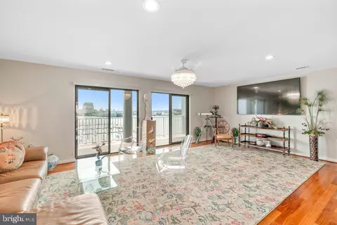 2702 Lighthouse Pt E #723, Baltimore, MD 21224 photo 19